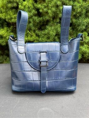 Meli Melo Leather Croc-Embossed Shoulder Bag in Navy